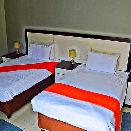 Bed and Breakfast Cosy Palms Gaborone Esterno foto