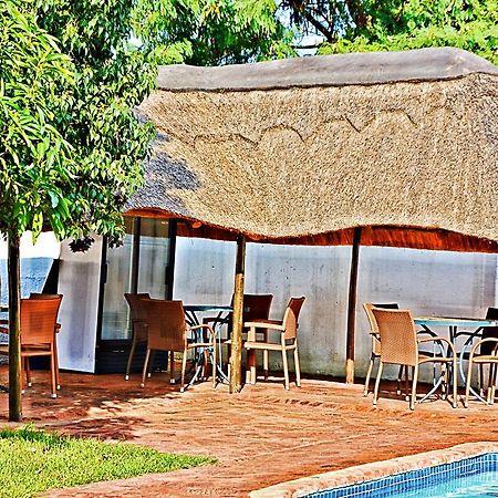 Bed and Breakfast Cosy Palms Gaborone Esterno foto
