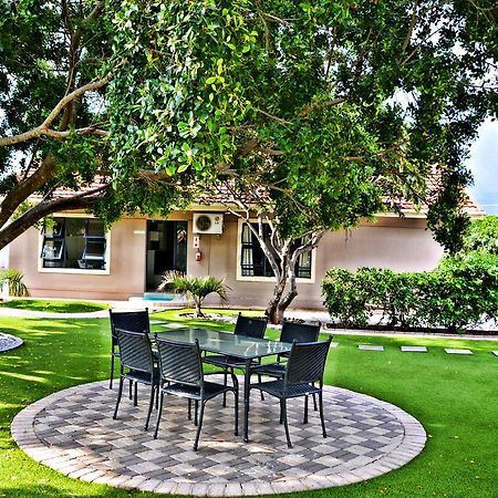 Bed and Breakfast Cosy Palms Gaborone Esterno foto