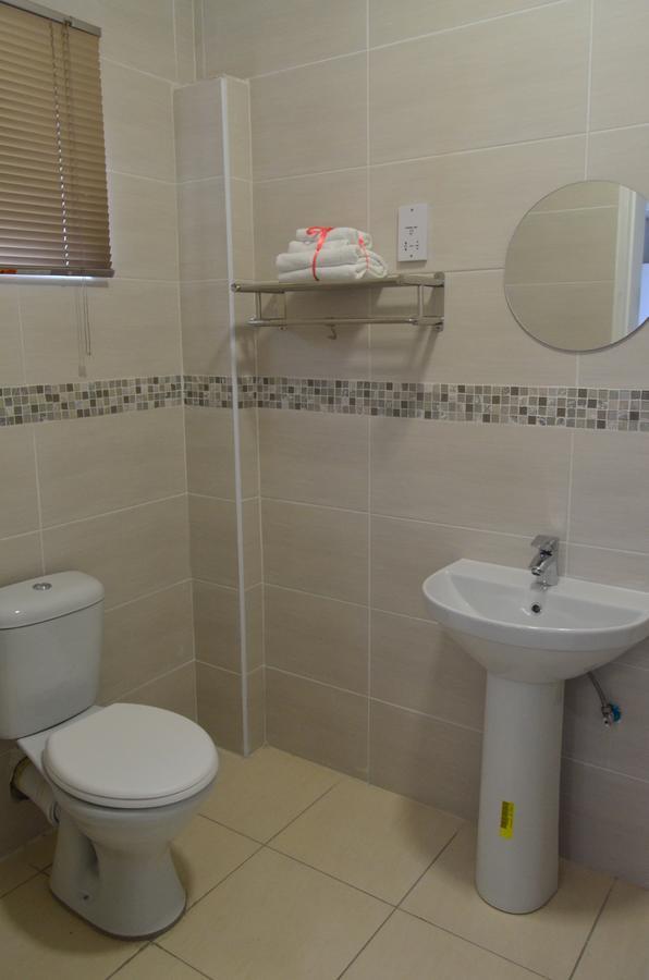 Bed and Breakfast Cosy Palms Gaborone Esterno foto