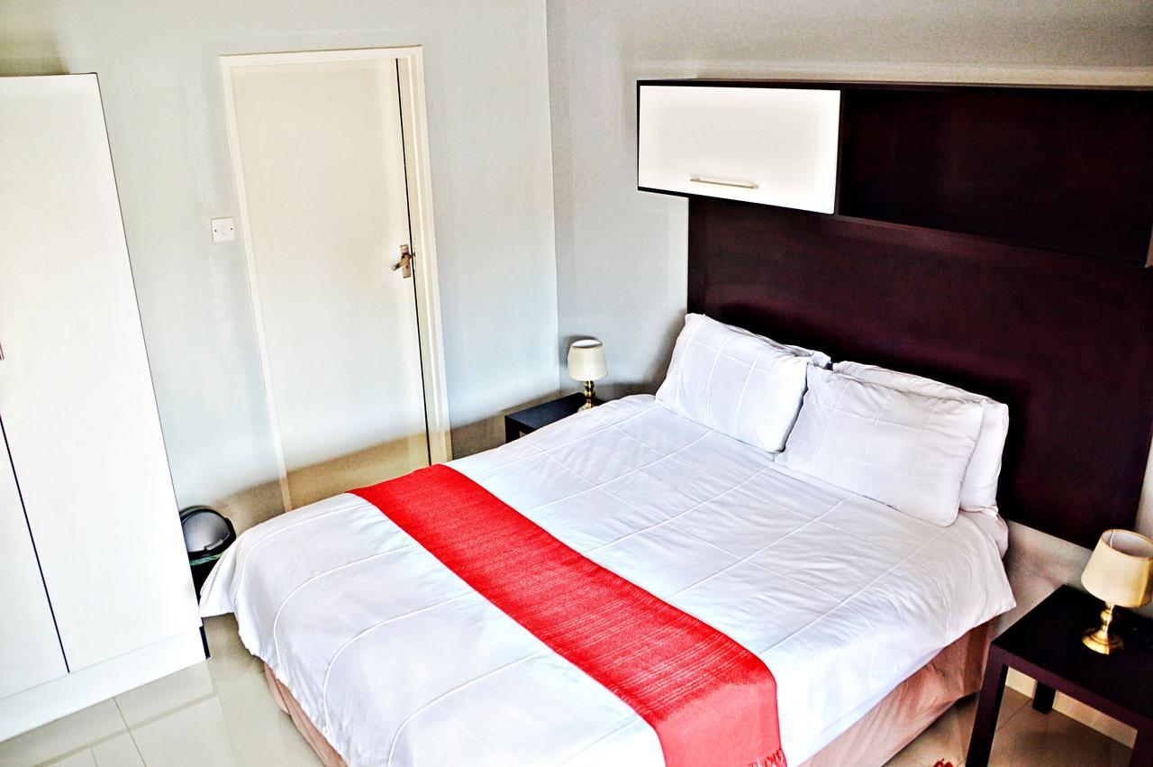 Bed and Breakfast Cosy Palms Gaborone Esterno foto