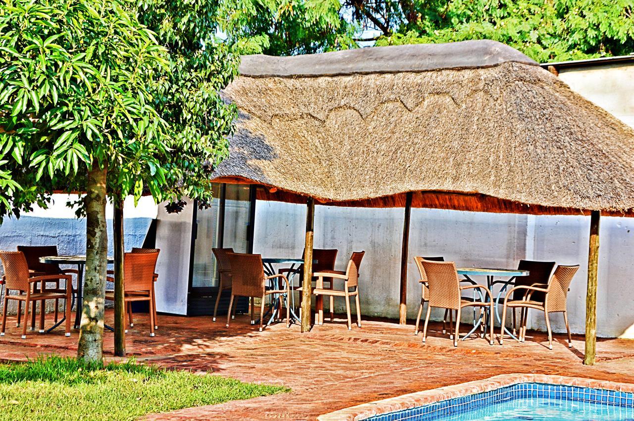 Bed and Breakfast Cosy Palms Gaborone Esterno foto