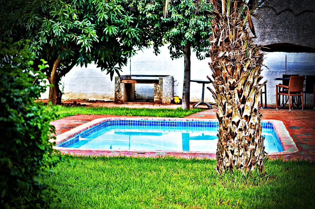 Bed and Breakfast Cosy Palms Gaborone Esterno foto