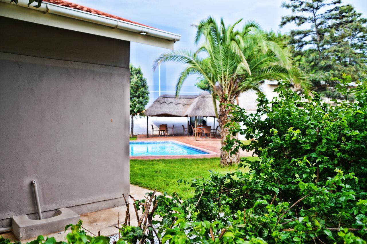 Bed and Breakfast Cosy Palms Gaborone Esterno foto