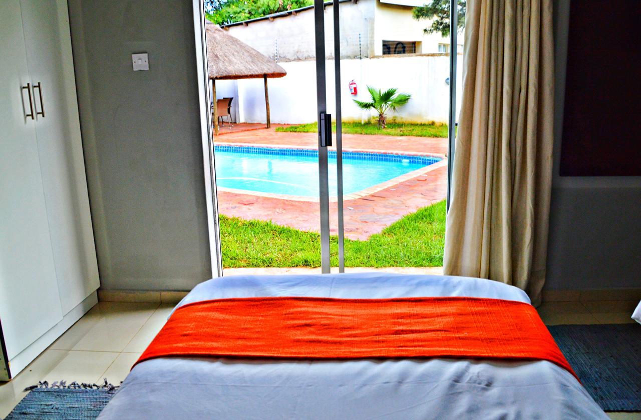 Bed and Breakfast Cosy Palms Gaborone Esterno foto