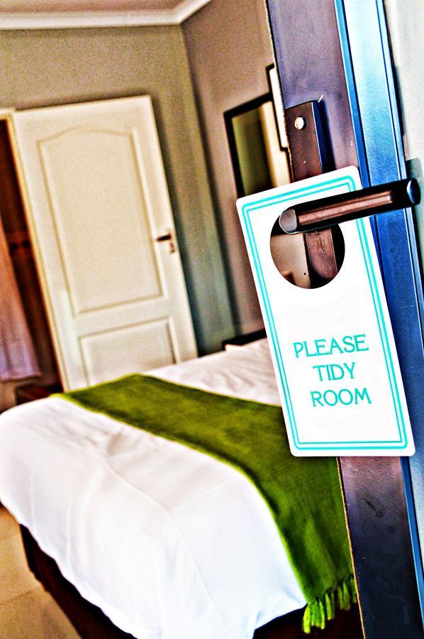 Bed and Breakfast Cosy Palms Gaborone Esterno foto