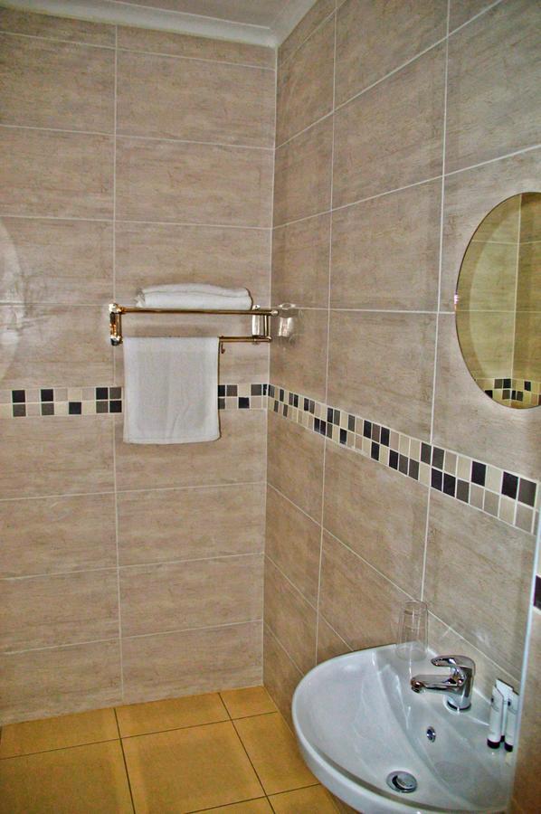 Bed and Breakfast Cosy Palms Gaborone Esterno foto