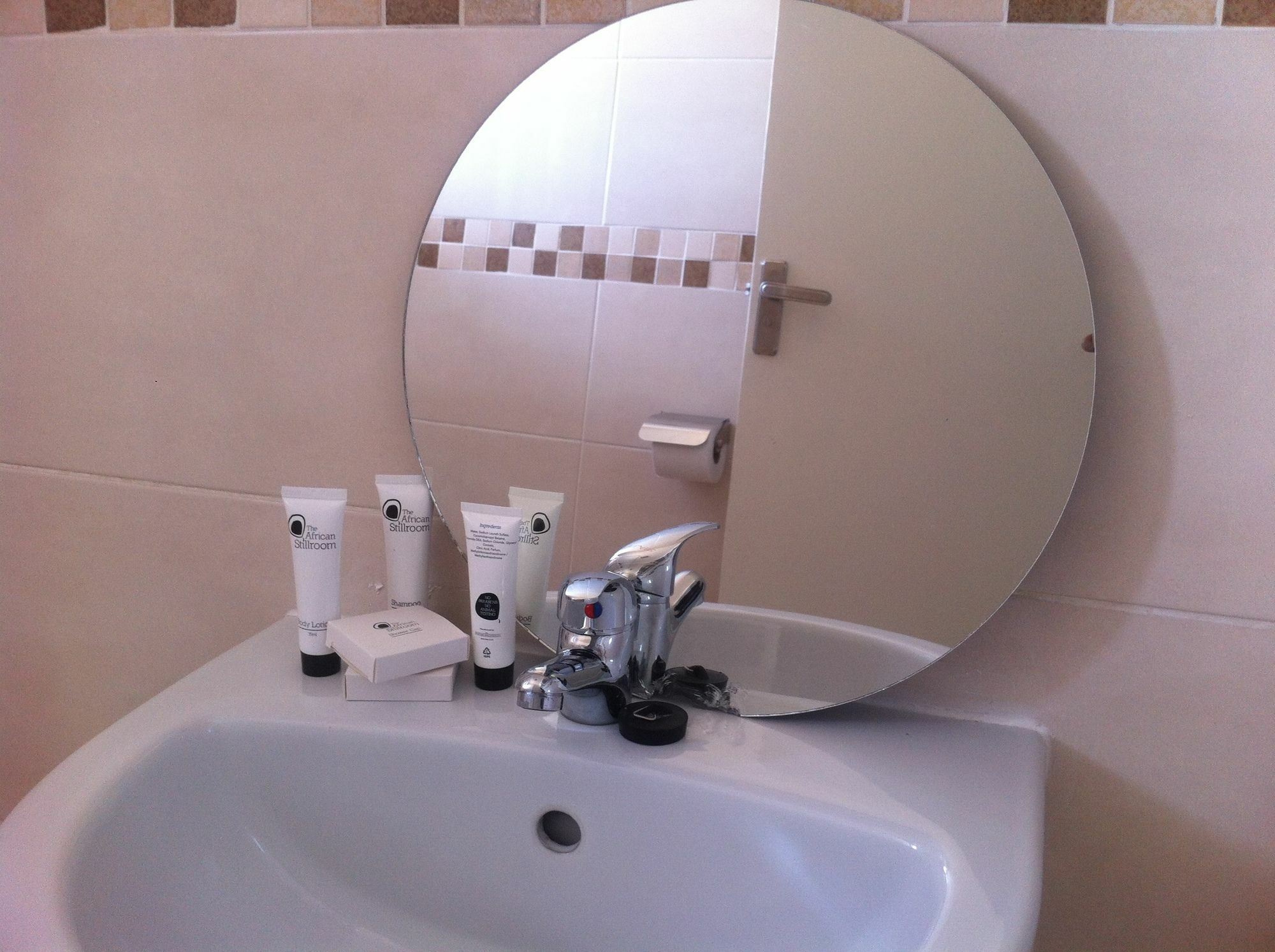 Bed and Breakfast Cosy Palms Gaborone Esterno foto